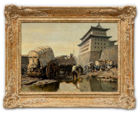 Kips, Erich (Berlin 1869-1945) Warentransport vor dem Stadttor nach Peking  Sign. Öl auf Malkarton. Ca. 34,6×50 cm. Rücks. Re