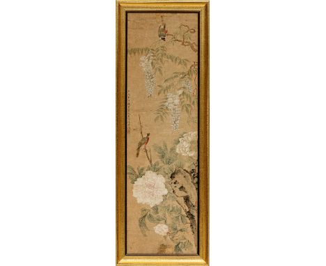 Fasanenpaar und von großblütigen Pflanzen bewachsener Felsen  China Malerei auf Seide, Aufschrift. 97×29 cm. R. (61236)