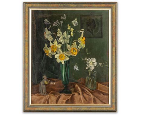 Bell, Robert Michael (Berlin 1891-1966) Narzissenstrauß in grüner Glasvase, Mispelzweig und Christrose in Glaskrug  Auf dem T
