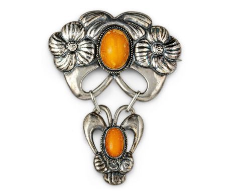 Gerson Davidson  Kopenhagen, 1904-1937 Jugendstil-Silberbrosche mit Anhänger. Teilweise durchbrochen mit Blüten und je einem 