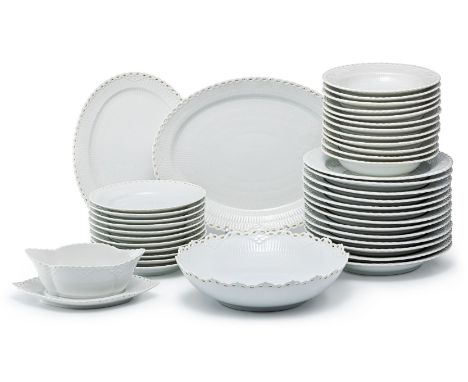 Speiseservice "Gerippt Vollspitze"  Royal Copenhagen, um 1985/91 Weiß. 13 Speise-, 12 kleine tiefe und 11 Dessertteller D. 25