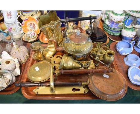 A Tray of Brassware to Include Door Handle, Spirit Kettle, Boot Ornaments, Cribbage Board etc 