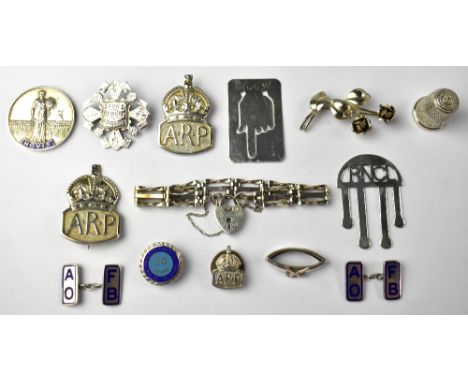 Various items of hallmarked silver jewellery and collectibles, to include a silver three bar gate bracelet with heart clasp, 