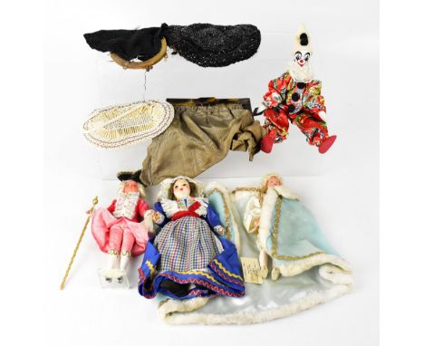 A quantity of vintage and retro evening bags, beadwork and sequinned examples in a variety of shades to include ivories, whit
