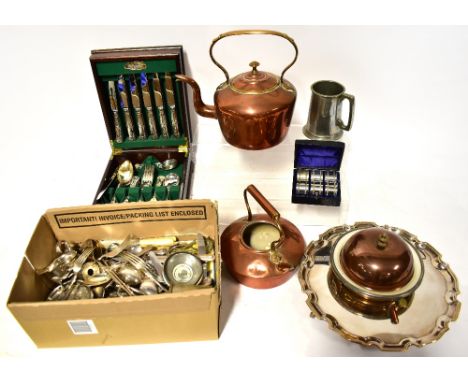 A large quantity of various antique and vintage metalware to include two copper kettles, including a 19th century example wit