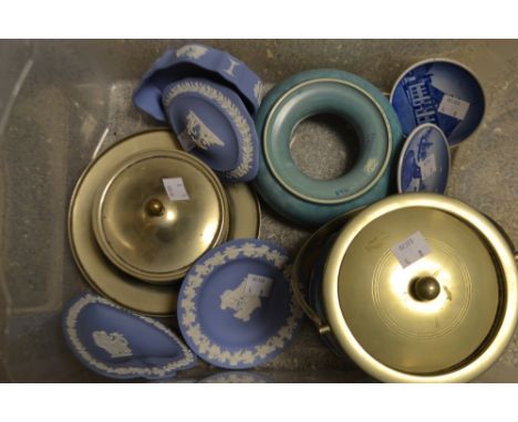 Ceramics-a Wedgwood  deep blue Jasperware Ginger jar; EPNS collar and cover; similar muffin dish, trinket pot etc, a Poole po