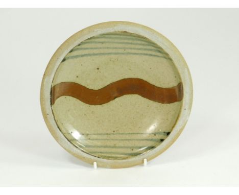 LEACH POTTERY. A Leach Pottery Standard Ware decorated small cake dish. Pottery mark. Diameter 17.5cm.  Please note that all 