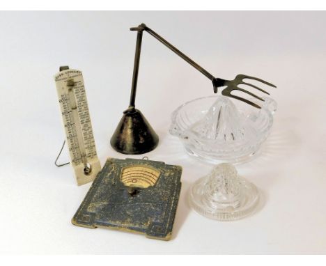 KITCHENALIA. Kitchenalia including a ceramic oven cookery thermometer by Accoson, two glass lemon squeezers & an adjustable t