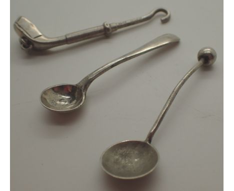Two silver salt spoons and a novelty silver button hook in the form of a golf club