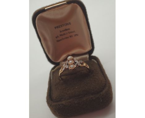 9ct gold vintage clover leaf diamond and seed pearl ring size Q / R 