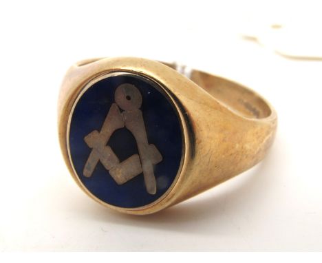 A 9ct Gold Masonic Signet Style Gent's Ring, the swivelling oval panel highlighted in blue enamel, the other side plain (fing
