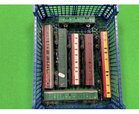 Seven 00 gauge coaches and parcels vans by Hornby, Bachmann and others including ex-SR Utility Van, BR GUV in Green and Hornb