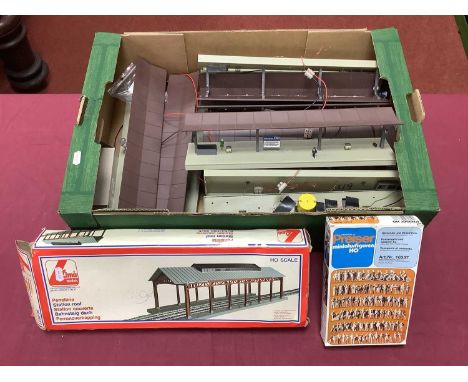 A Lima HO scale Station Roof kit together with approximately eleven European style platform units with awnings, some wired fo