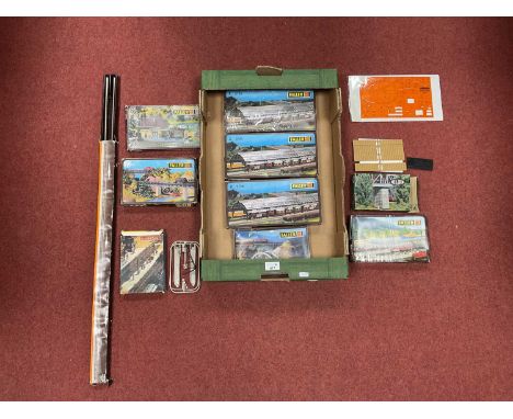 Nine boxed Z gauge building kits by Vollmer, Heljan and Faller (unchecked), with Marklin Z rack pack 8594.