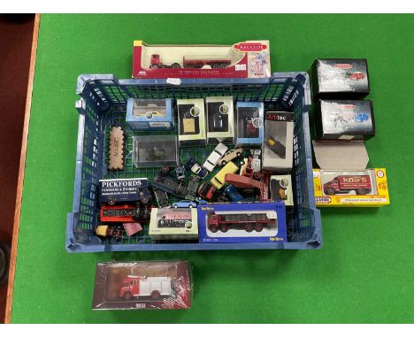 Approximately twenty-five 00 scale model road vehicles, many boxed, by Pocketbond, Base Toys, Lledo Trackside and others.
