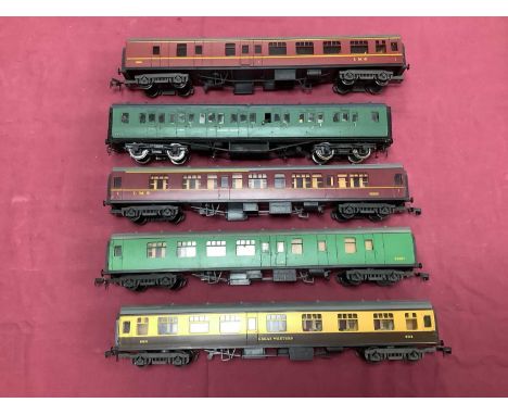 Four LIMA 'O' Gauge/7mm MKI Coaches, two L.M.S, A S.R brake, and a G.W brown/cream R/No 5015, all very good condition, plus a