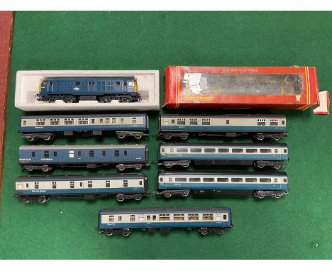 A boxed Hornby 00 gauge Class 29 diesel locomotive (untested) in BR Blue together with six Hornby BR Blue Grey coaches and a 