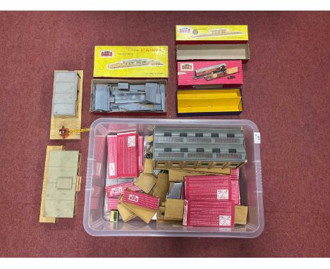 A quantity of Hornby Dublo 00 gauge plastic buildings including Goods Depot, Station buildings, Double Track Engine Shed, tog