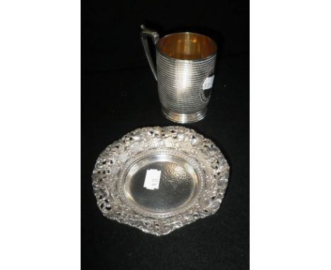 A VICTORIAN SILVER ENGINE-TURNED MUG with gilt interior and a silver tray with stylised pierced border, stamped 800 (2)
