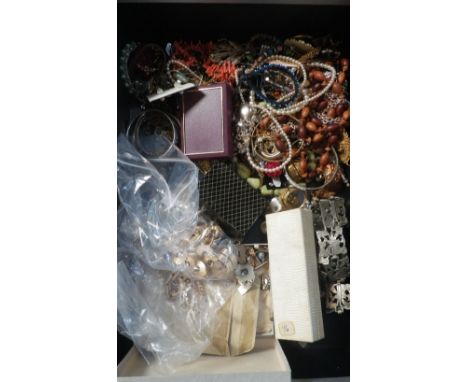 A COLLECTION OF MIXED COSTUME JEWELLERY including a blue stone and seed pearl gold bar brooch and a silver plated nurse's bel