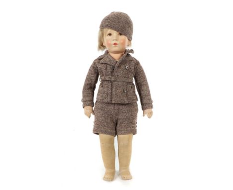 Käthe KrusePuppe VII, ca. 1930er Jahre, geprägter Stoffkopf m. 1 Hinterkopfnaht, drehbar, Perücke, org. Kleidung mit 1 x Ersa