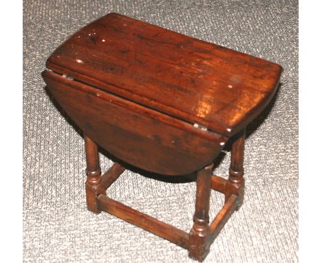 A REPRODUCTION OAK JOINT STOOL W49CM D25CM H45CM