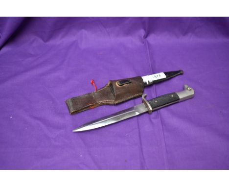 A German WW2 period Short Double Edged Dress Bayonet with 15cm blade, overall length 25cm, with metal scabbard and leather fr