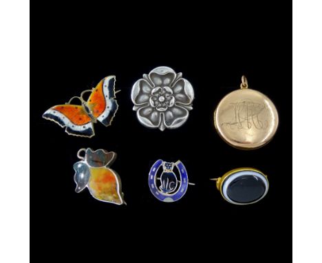 Victorian and later jewellery including gold banded agate brooch, gold locket pendant, with monogrammed initials, Birmingham 