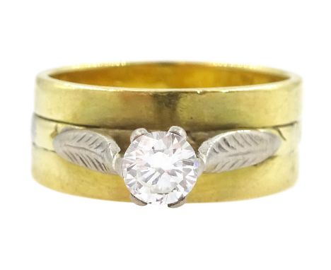 18ct white and yellow gold single stone round brilliant cut diamond ring, diamond approx 0.30 caratCondition Report:18ct appr