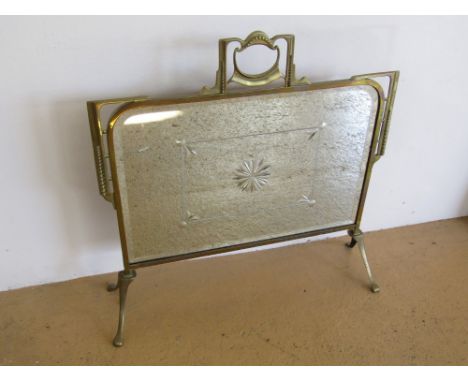 A George V brass framed reverse-cut mirrored fire screen, 70 cm high 