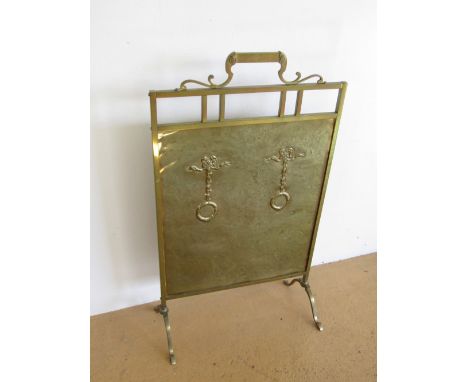 A George V brass fire screen, 85 cm high 