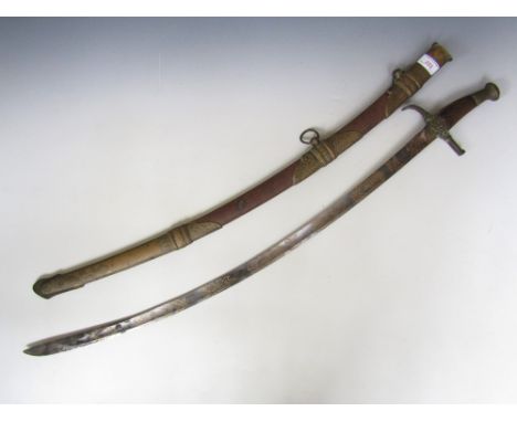 An early 19th Century French military sabre, having a brass-mounted hilt with reeded wooden grip (knuckle guard lacking), the