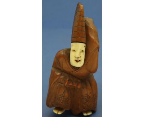 Ivory and boxwood ivory carved netsuke in the form of a dancer, H: 60 mm, unsigned. P&amp;P Group 1 (£14+VAT for the first lo