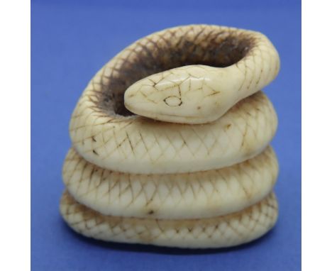 Ivory netsuke in the form of a coiled snake, naively carved, H: 40 mm. Unsigned. P&amp;P Group 1 (£14+VAT for the first lot a