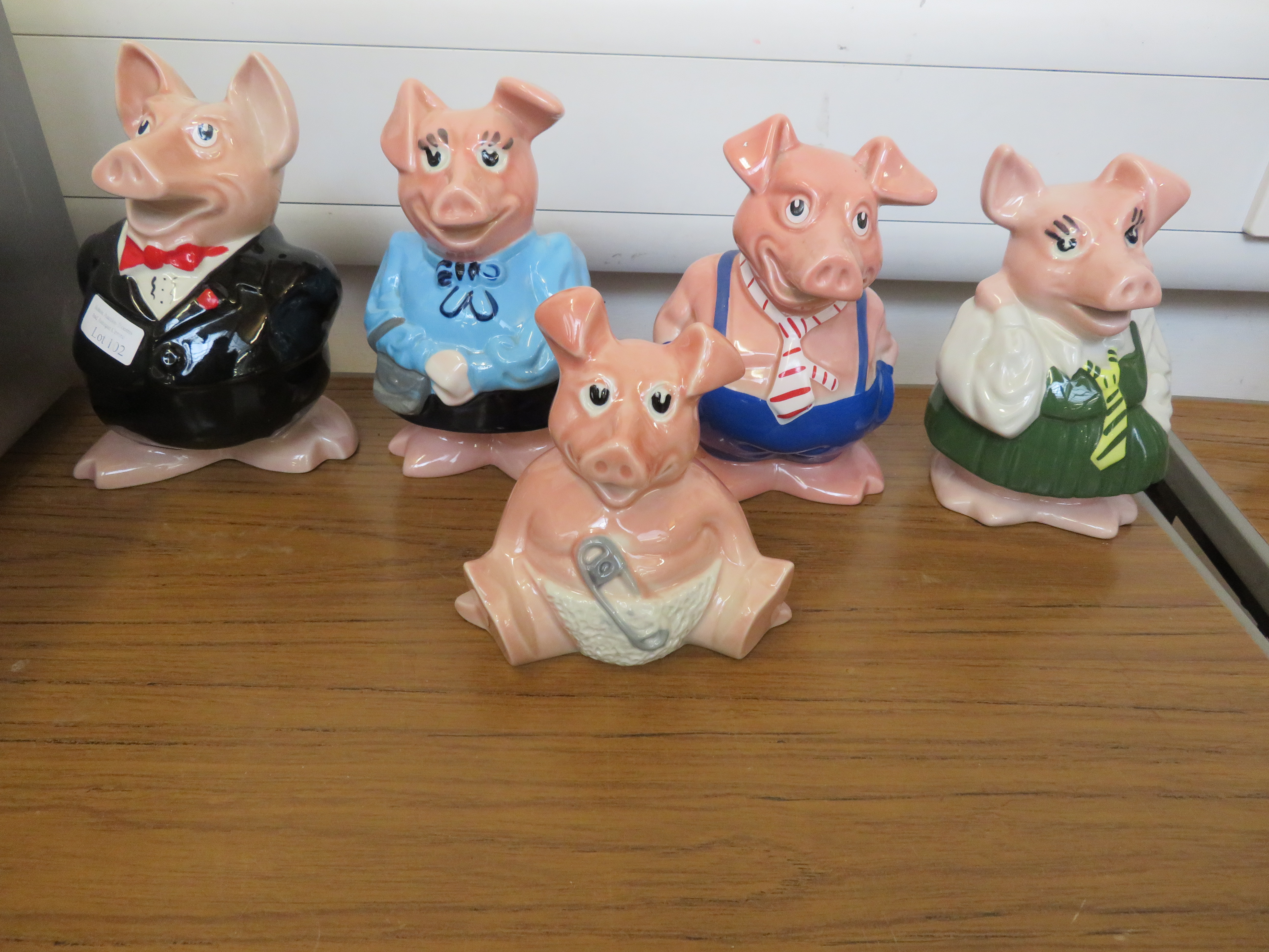 Set of 5 wade pigs with original stoppers