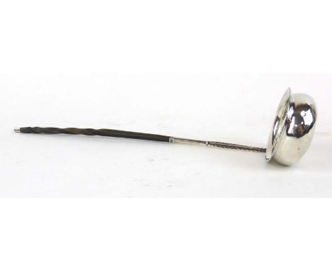 A Georgian silver toddy ladle, the bowl inset a Georgian coin and mounted on a turned horn handle, l. 28 cm CONDITION REPORT: