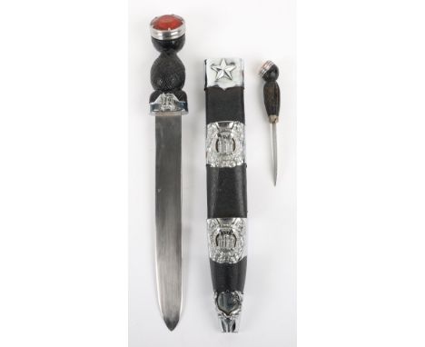 Kings Own Scottish Borderers Pipers Dirk, single edge blade, basket weave carved wooden grip, coloured glass pommel, in its s