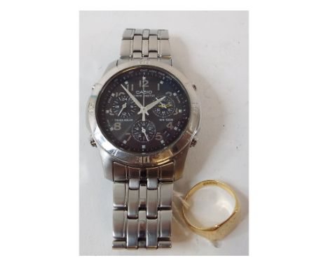 An 18ct gold signet ring, initialled, approx. 4.1 g, and a gentleman's Casio Wave Ceptor wristwatch (2)