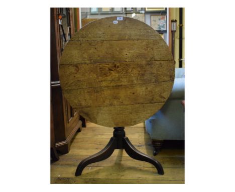 An oak tripod table, 79 cm diameter