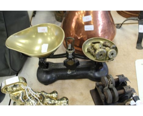 Libra scales and 6 brass weights