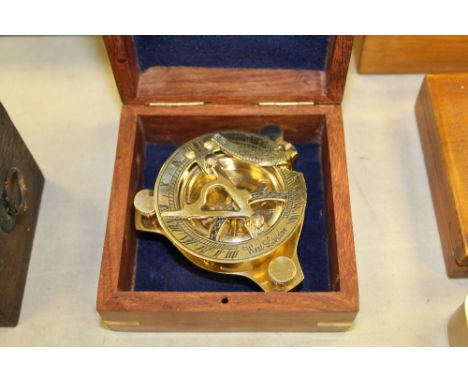 Modern boxed brass sextant/compass