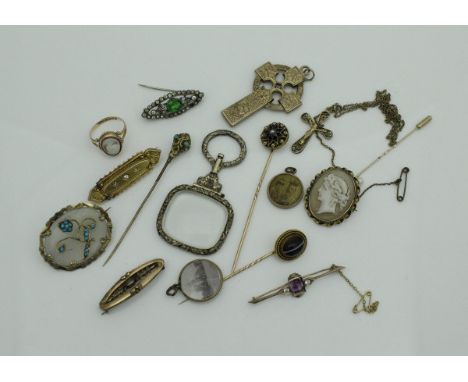 A collection of Victorian and later gold, yellow metal and other jewellery to include a 9 carat gold cameo set ring, various 