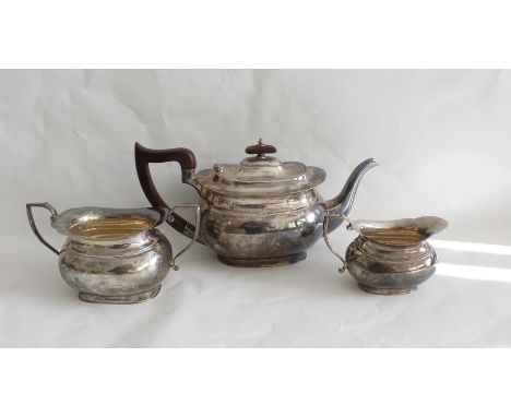 Silver three piece teaset of boat shape, Henry Wilkinson, Sheffield 1927, 24oz, 755 g.