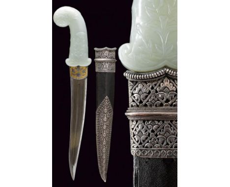 dating: 1780 - 1800 provenance: India, Slightly curved, double-edged blade of a high quality, with central groove and ribbed 