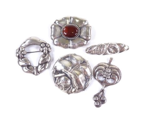 4 Art Nouveau Scandinavian silver and white metal floral brooches and a pendant, makers include Hermann R Meyers Enke, stone 