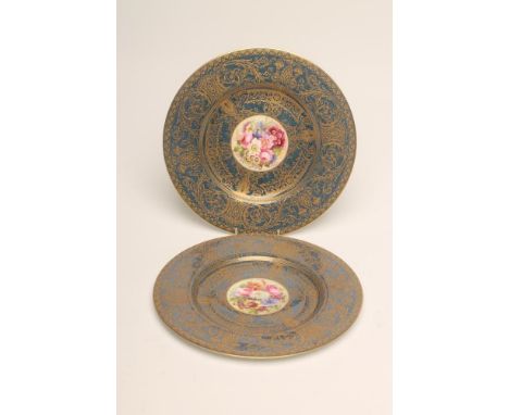 A PAIR OF ROYAL WORCESTER CHINA CABINET PLATES, 1918, of plain circular form, centrally painted in polychrome enamels by E. P