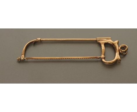 A 9CT GOLD NOVELTY HACKSAW PENDANT, London 1977, 2 1/2" long, 5.2g (Est. plus 21% premium inc. VAT)