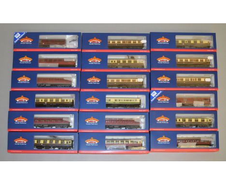 OO gauge. 18 x Bachmann coaches, some weathered. E and boxed.