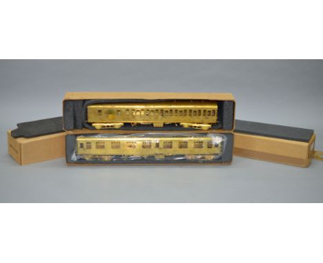 O gauge. Two brass coaches: Suburban Brake Coach; First Corridor Coach. VG, boxed.