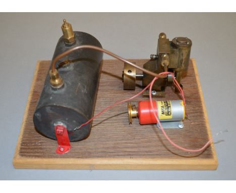 Horizontal hot air engine. Mounted on a 23cm x 17cm wooden base.